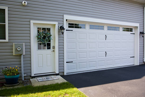 24/7 Emergency Garage Door Panel Replacement experts in Schertz, TX